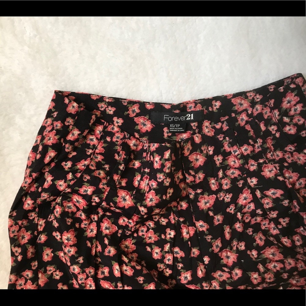 Size XS Forever21 Floral Pleated Shorts